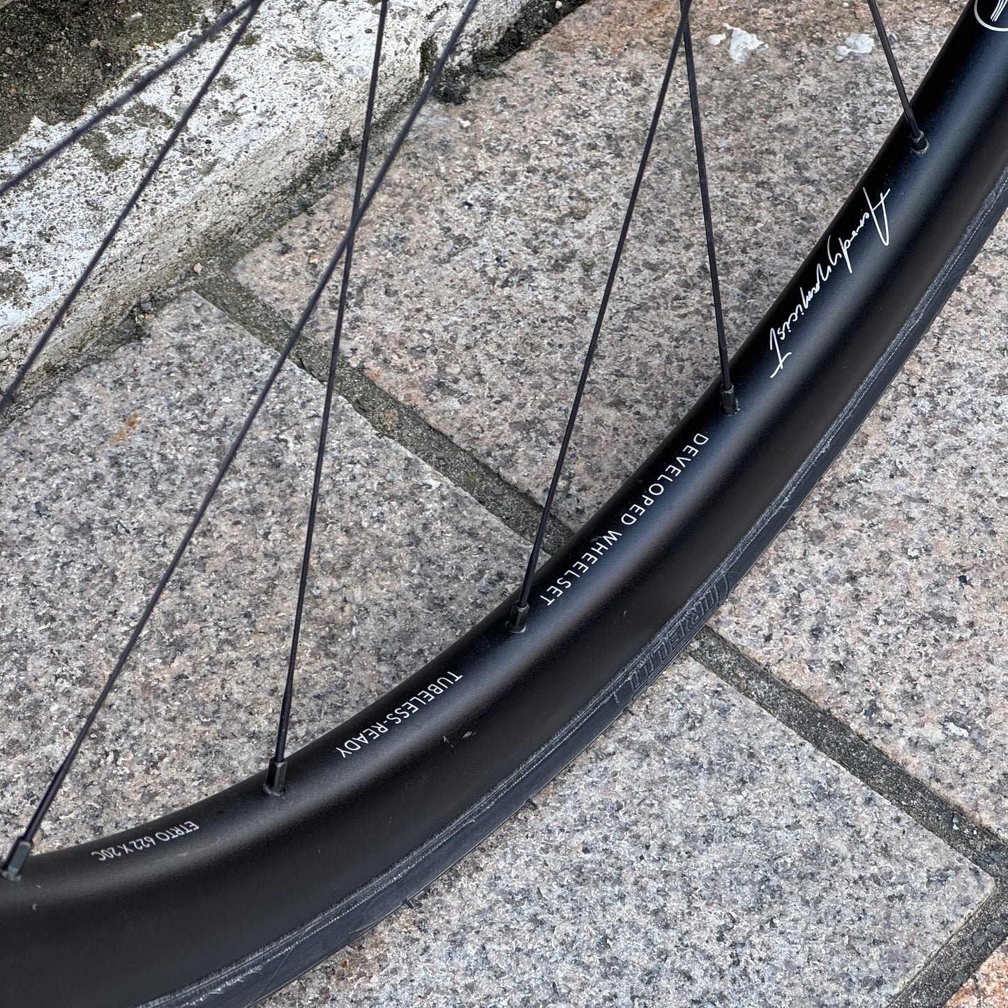 Vitus Zenium Disc Full Carbon Road Bike Medium 105 Hunt