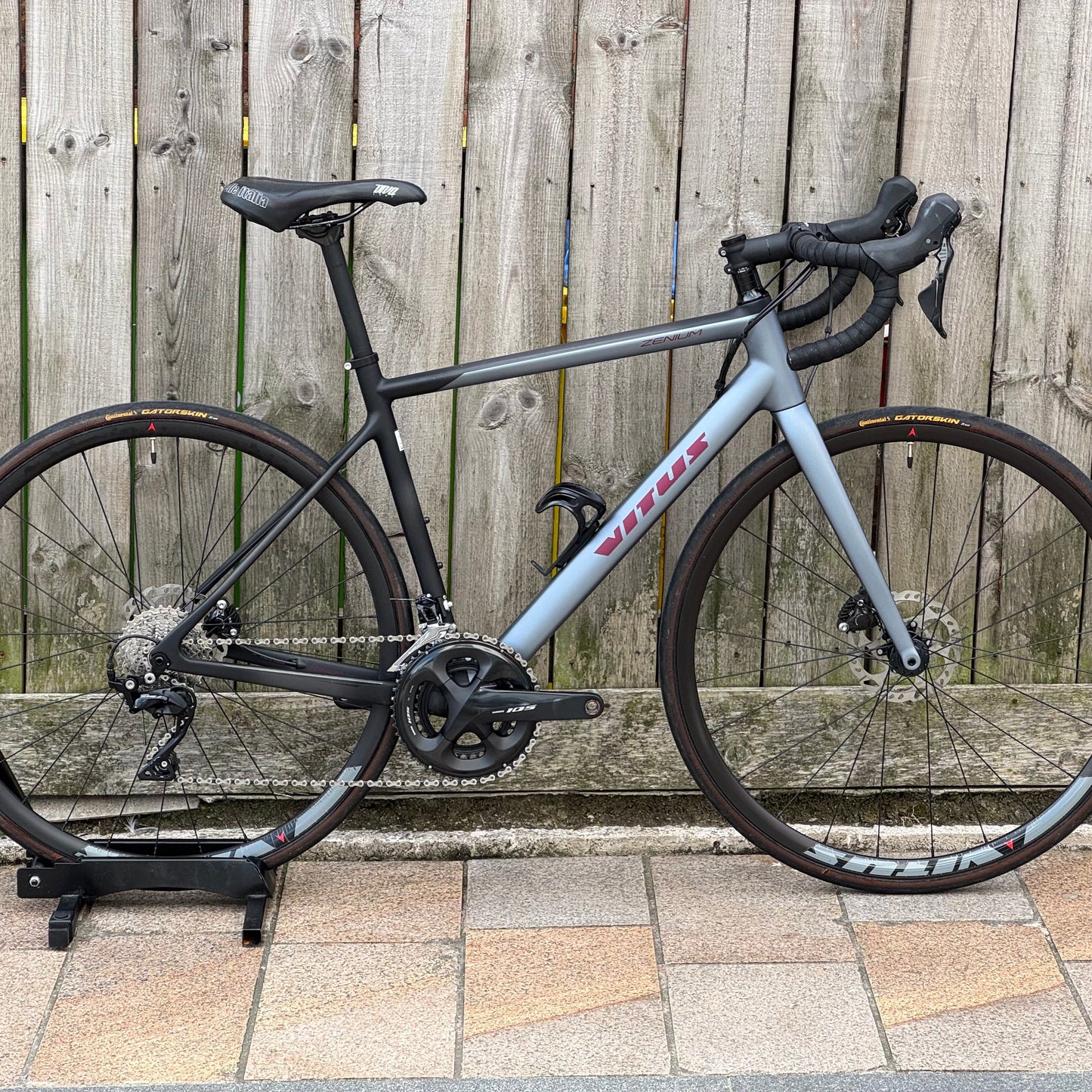 Vitus Zenium Disc Full Carbon Road Bike Medium 105