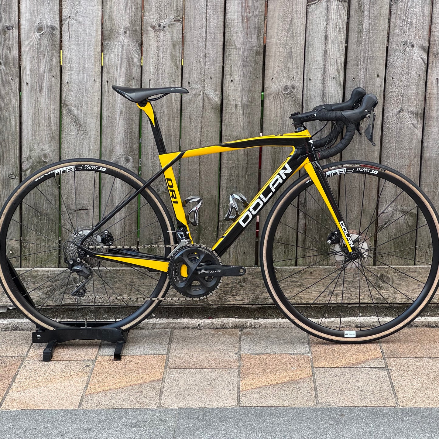 Dolan DR1 Disc Full Carbon Road Bike 44cm 105