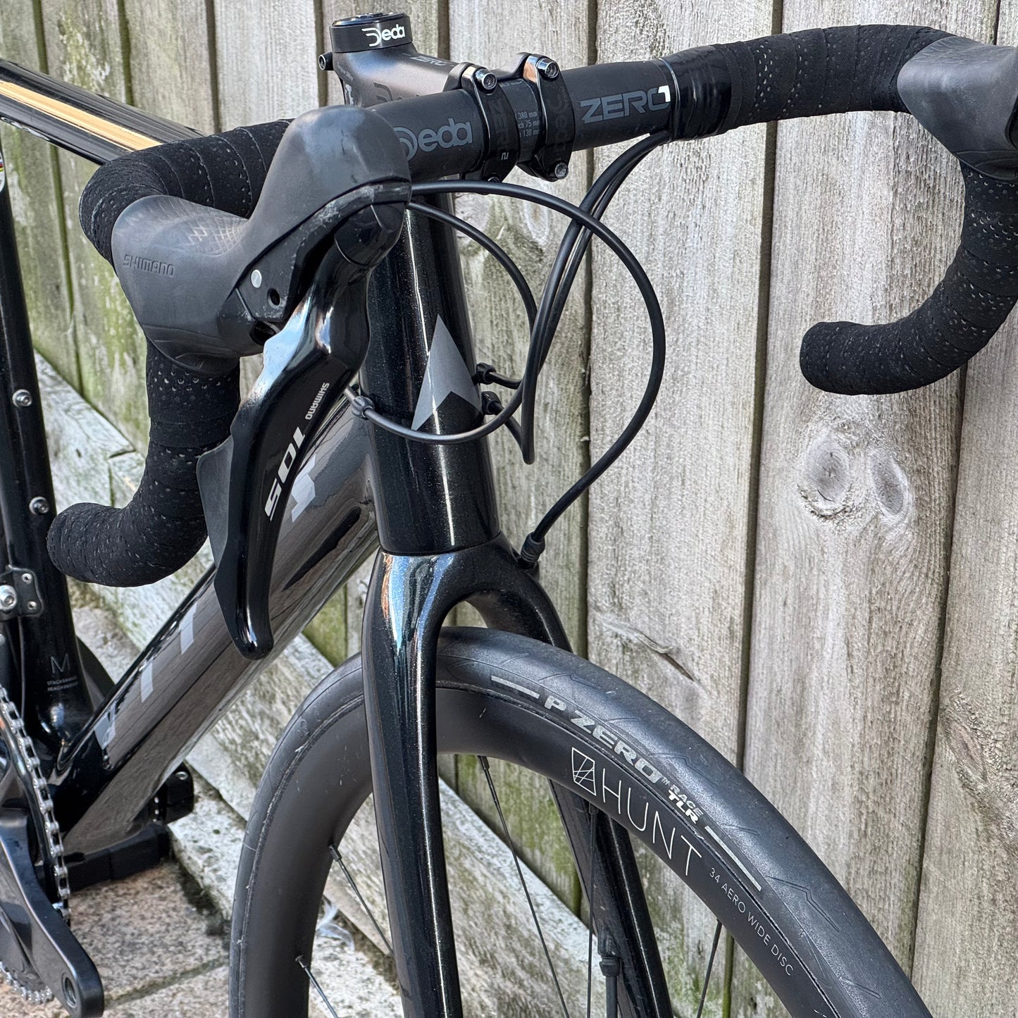 Vitus Zenium Disc Full Carbon Road Bike Medium 105 Hunt