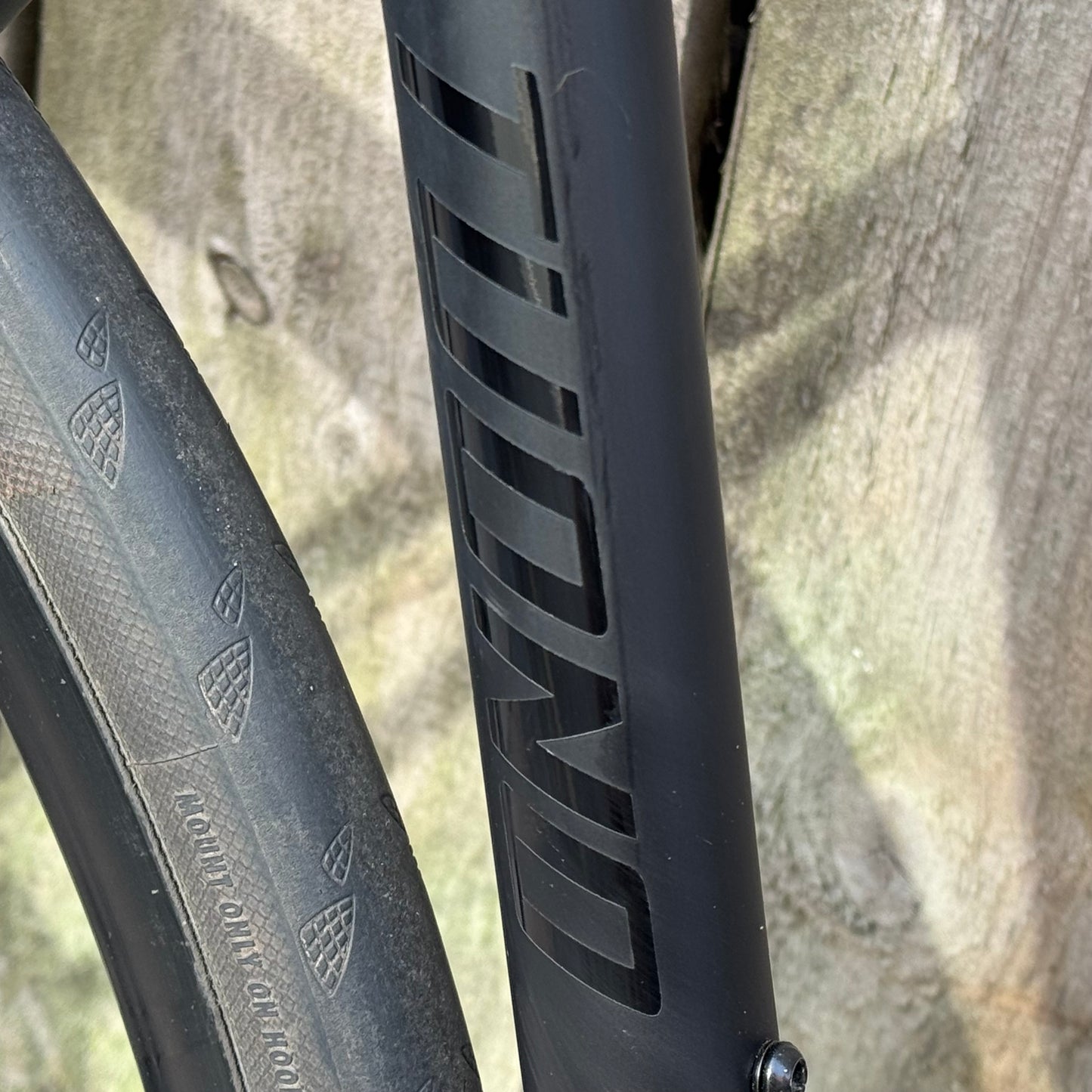 Dolan Tuono Disc Full Carbon Road Bike XL 105 Di2 12s