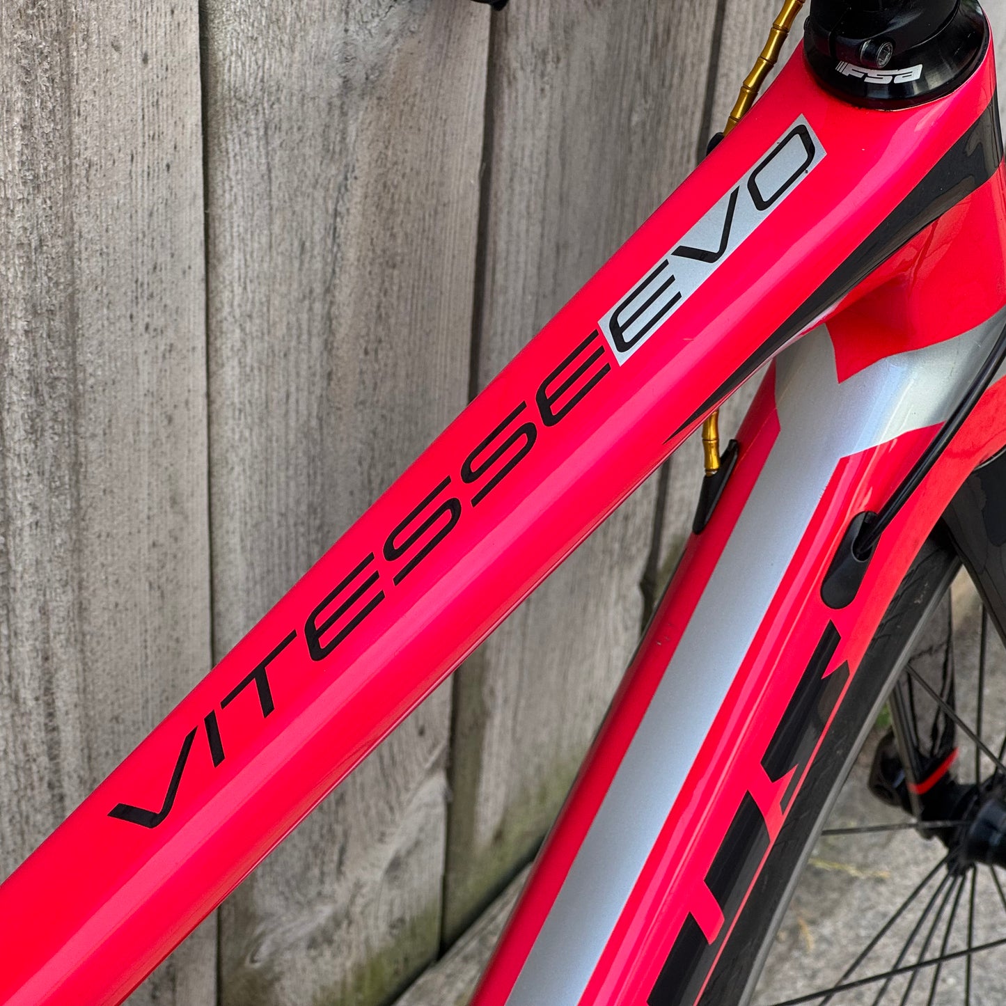 Vitus Vitesse Evo Full Carbon Road Bike 56cm Ultegra