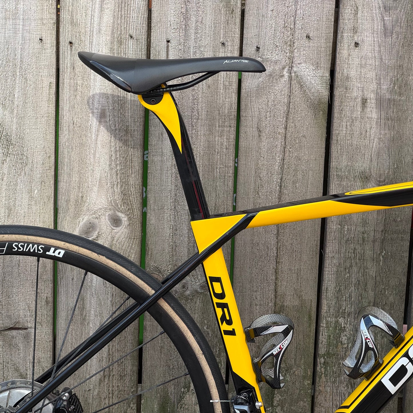 Dolan DR1 Disc Full Carbon Road Bike 44cm 105