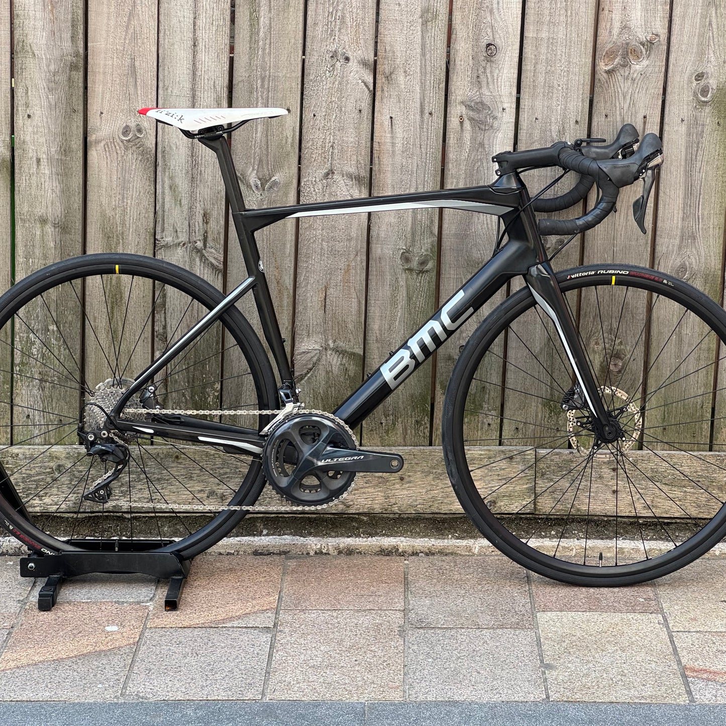 BMC RoadMachine 02 Disc Full Carbon Road Bike 56cm Ultegra