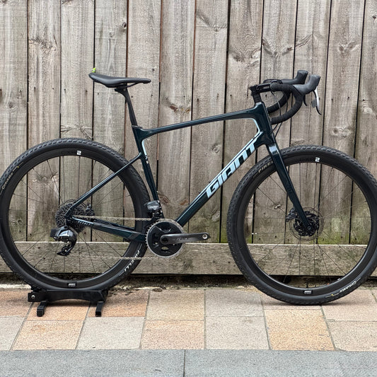 Giant Revolt Advanced Pro 0 Disc Full Carbon Gravel Bike Large SRAM Force AXS