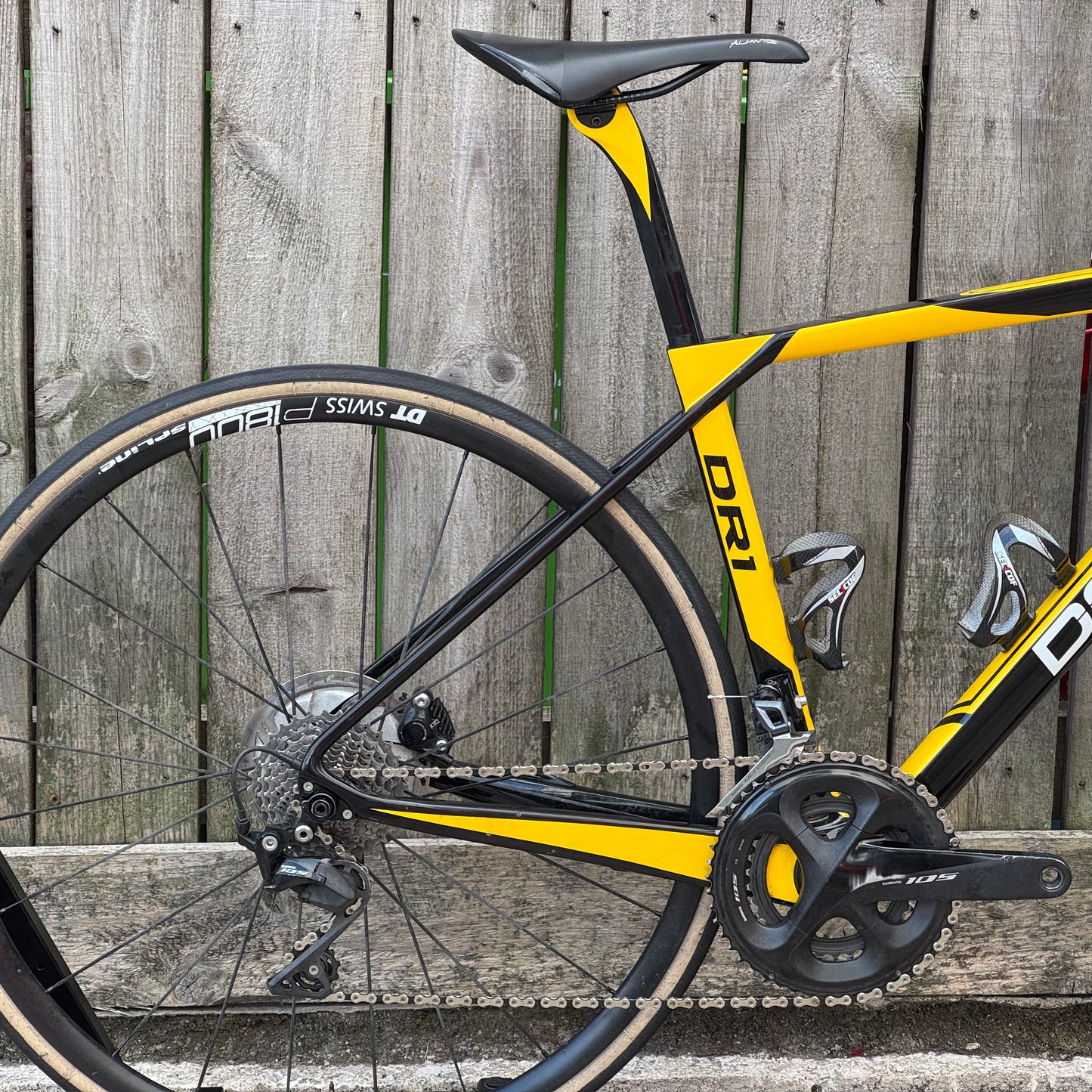 Dolan DR1 Disc Full Carbon Road Bike 44cm 105