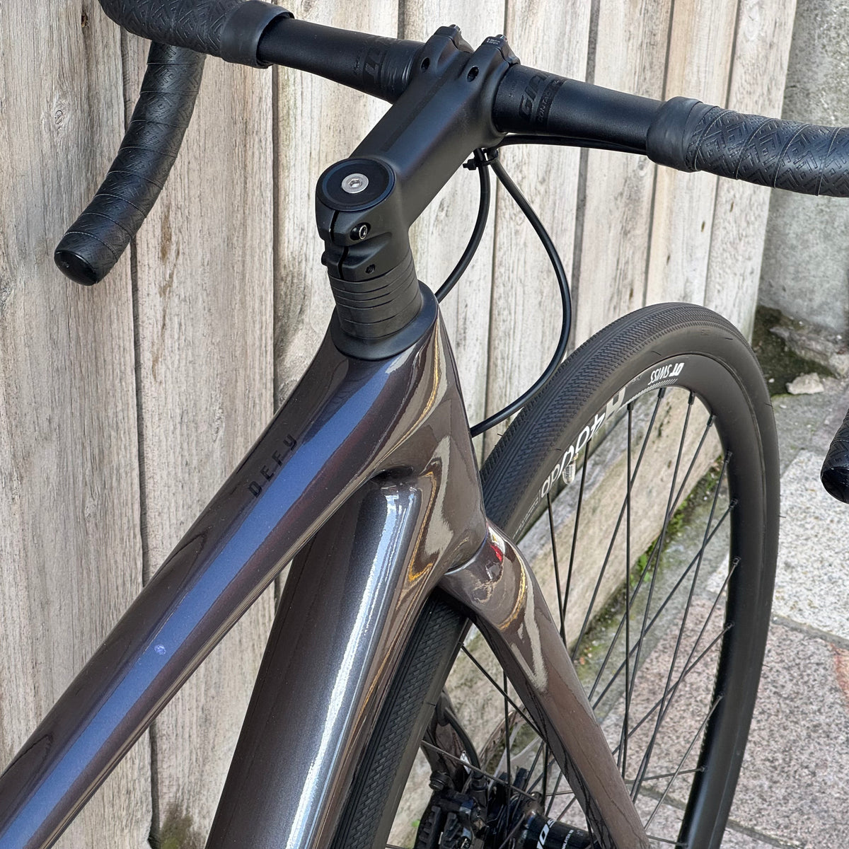Giant Defy Advanced 1 Disc Full Carbon Road Bike Medium 105 Di2