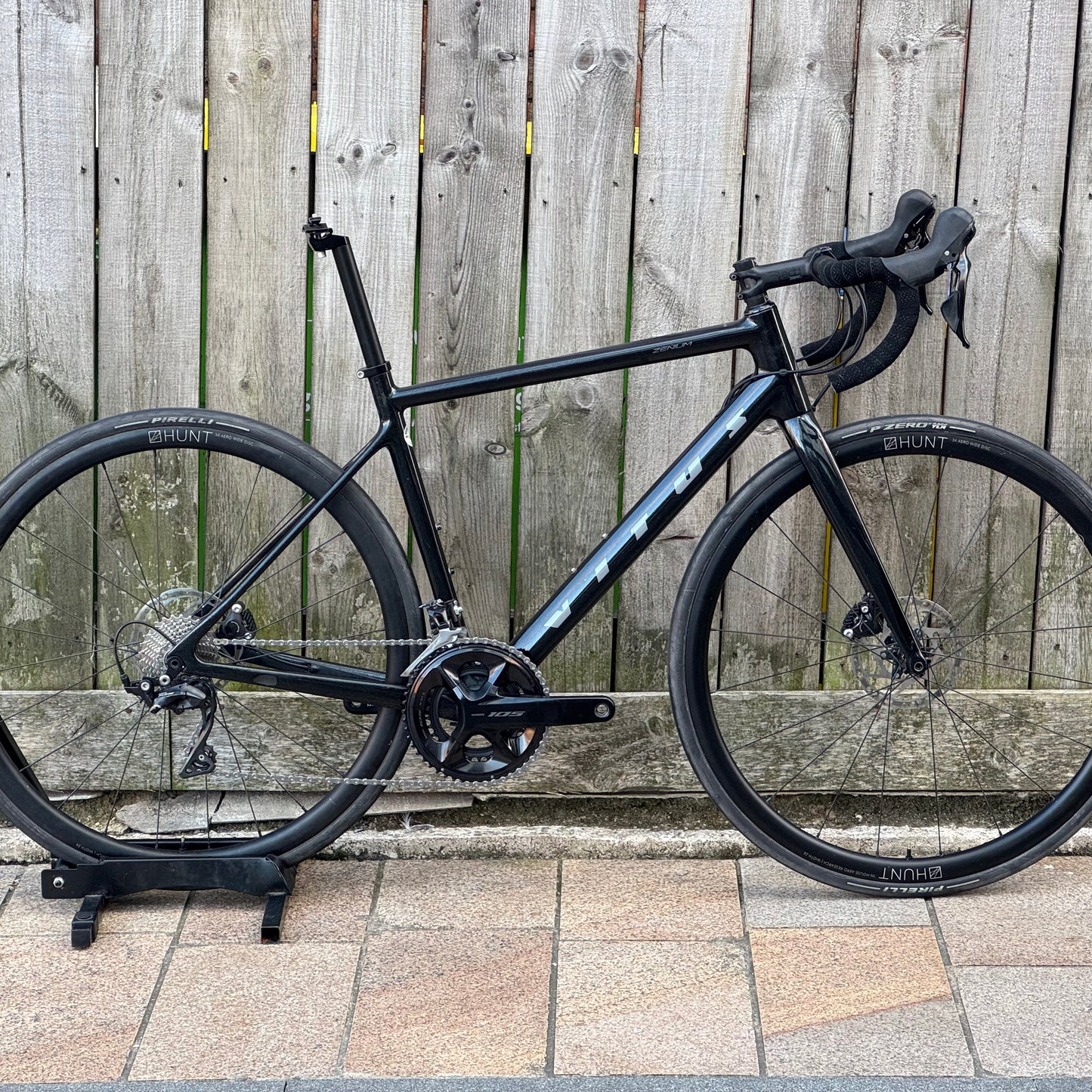 Vitus Zenium Disc Full Carbon Road Bike Medium 105 Hunt