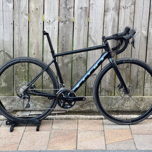 Vitus Zenium Disc Full Carbon Road Bike Medium 105 Hunt