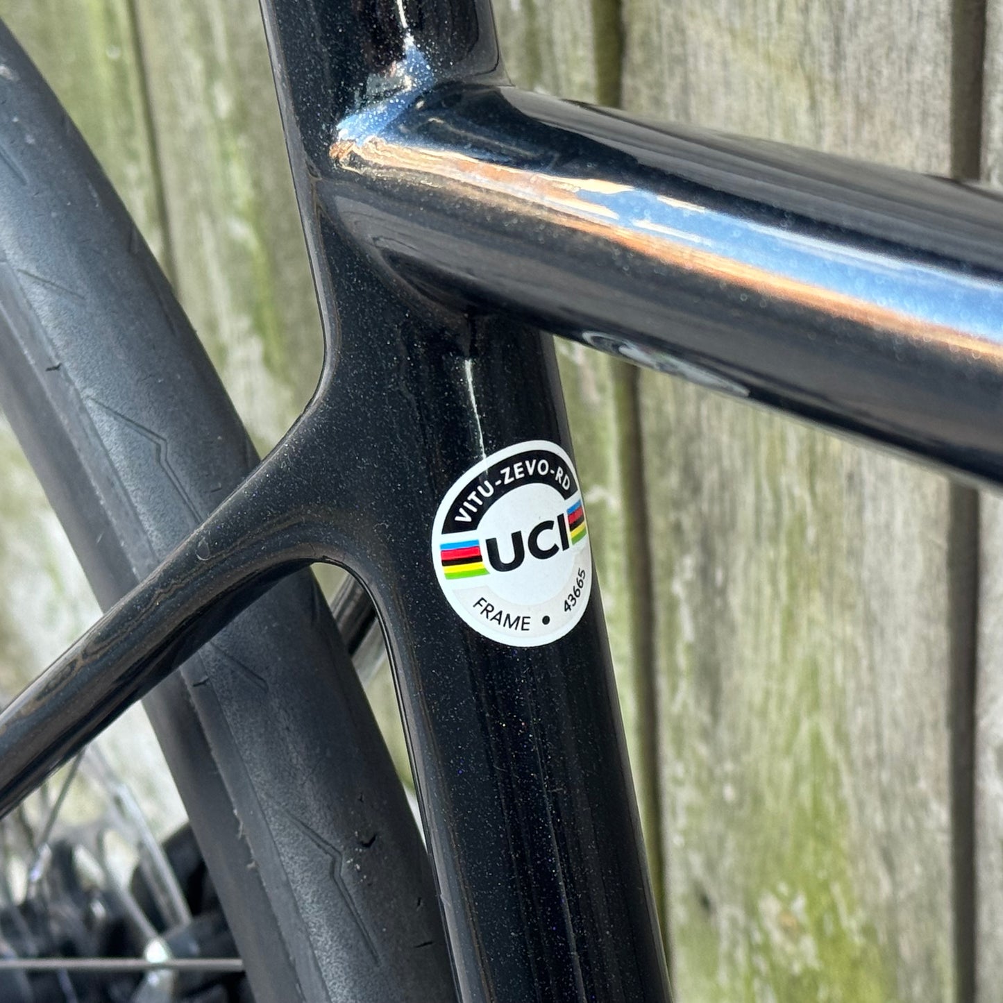 Vitus Zenium Disc Full Carbon Road Bike Medium 105 Hunt