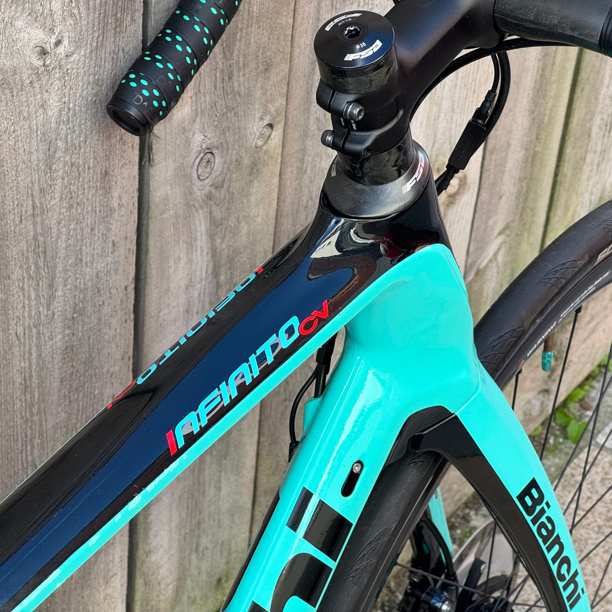 Bianchi Infinito CV Disc Full Carbon Road Bike 55cm Ultegra Di2