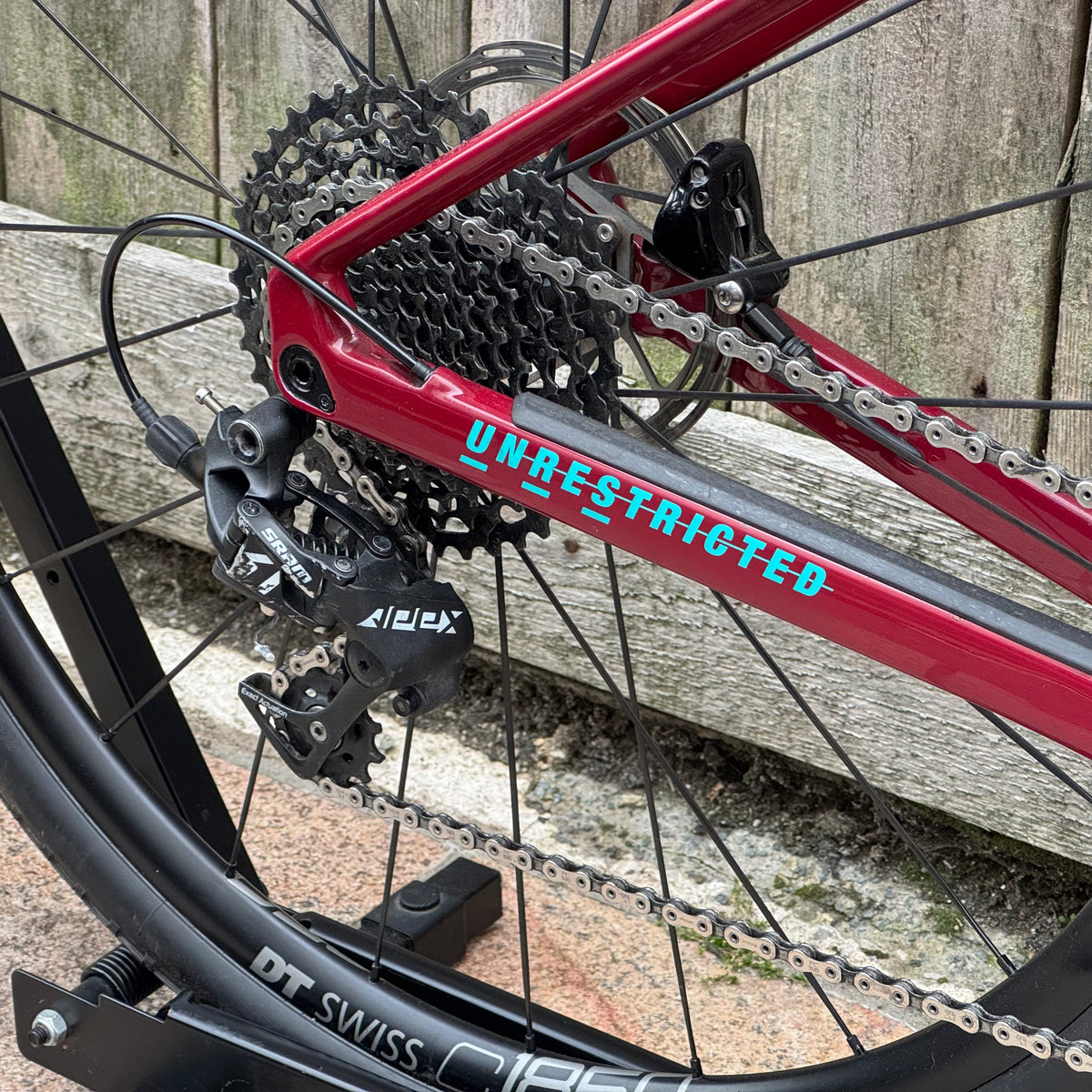 BMC URS (Unrestricted) Disc Full Carbon Gravel Bike Large SRAM Apex