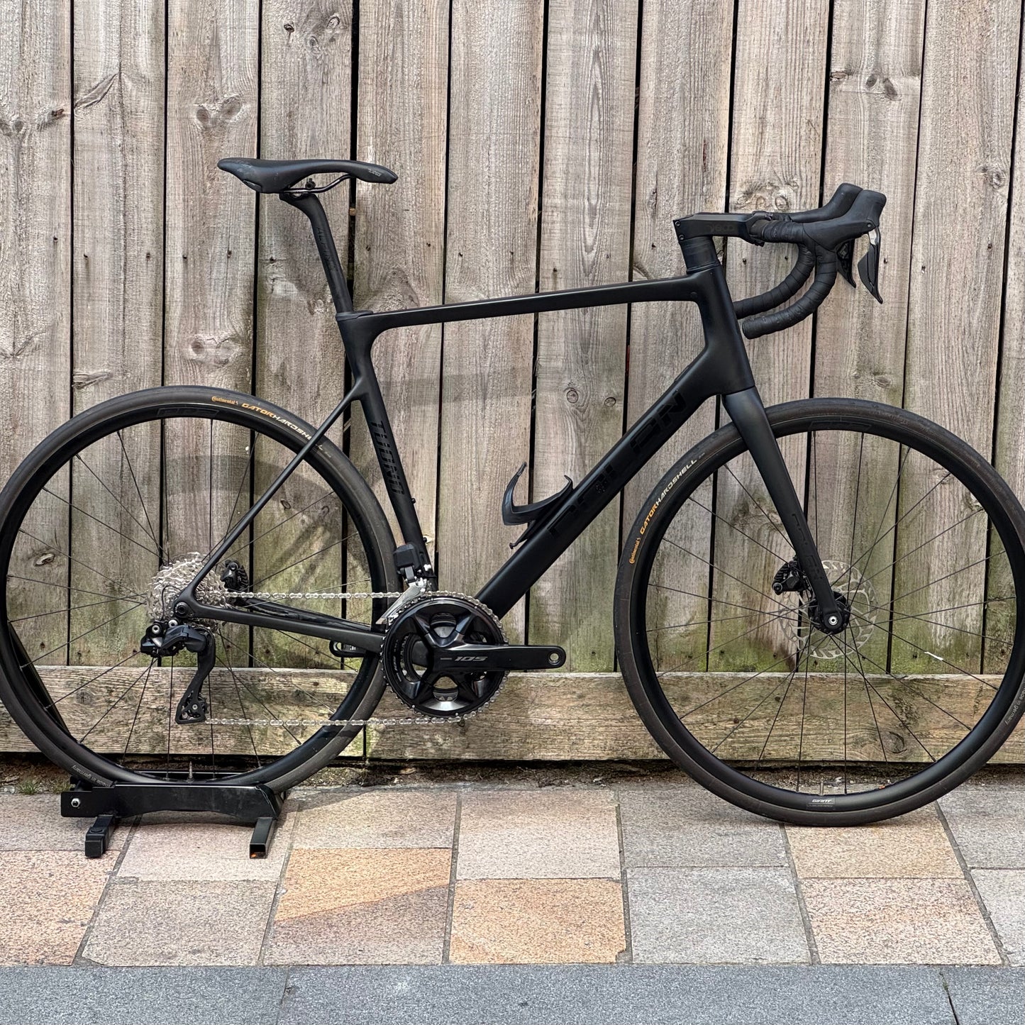 Dolan Tuono Disc Full Carbon Road Bike XL 105 Di2 12s