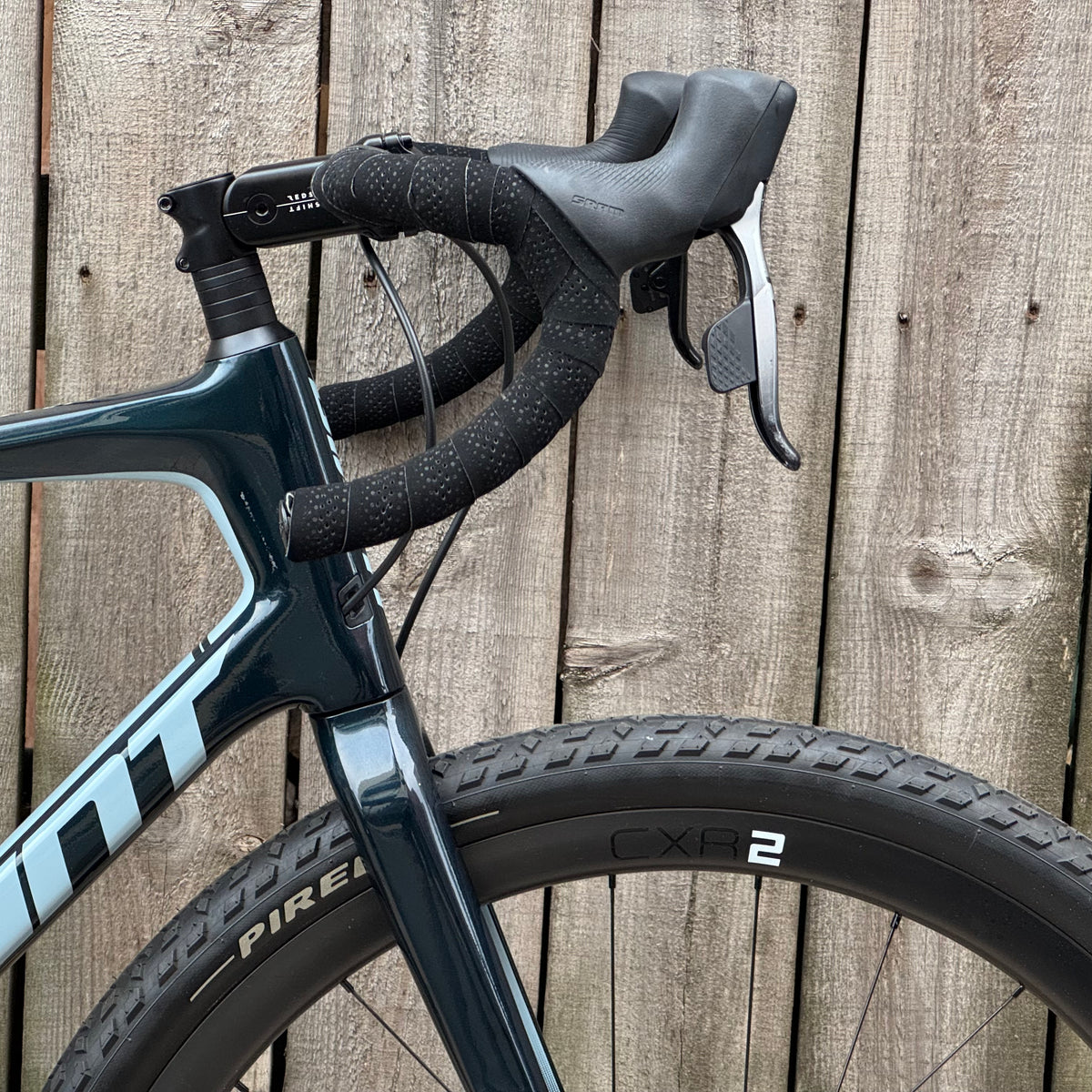 Giant Revolt Advanced Pro 0 Disc Full Carbon Gravel Bike Large SRAM Force AXS